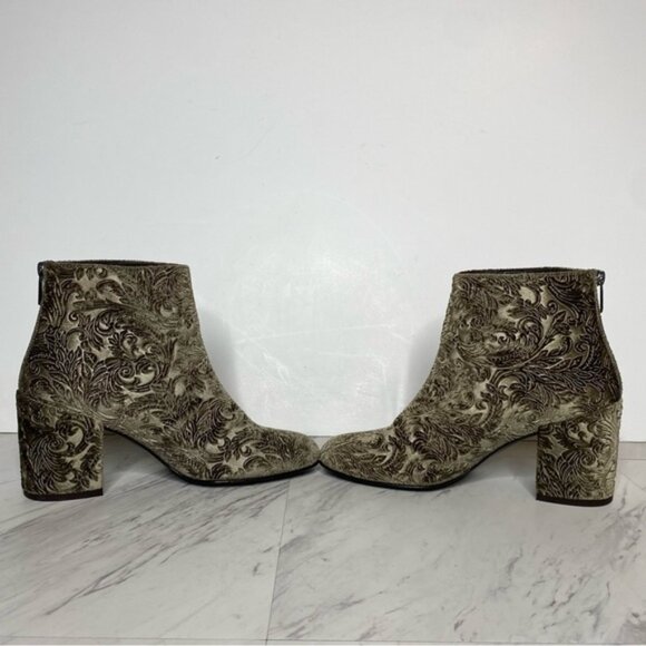Stuart Weitzman Bacari Romantic Velvet Greige Bootie 8M - Picture 5 of 13